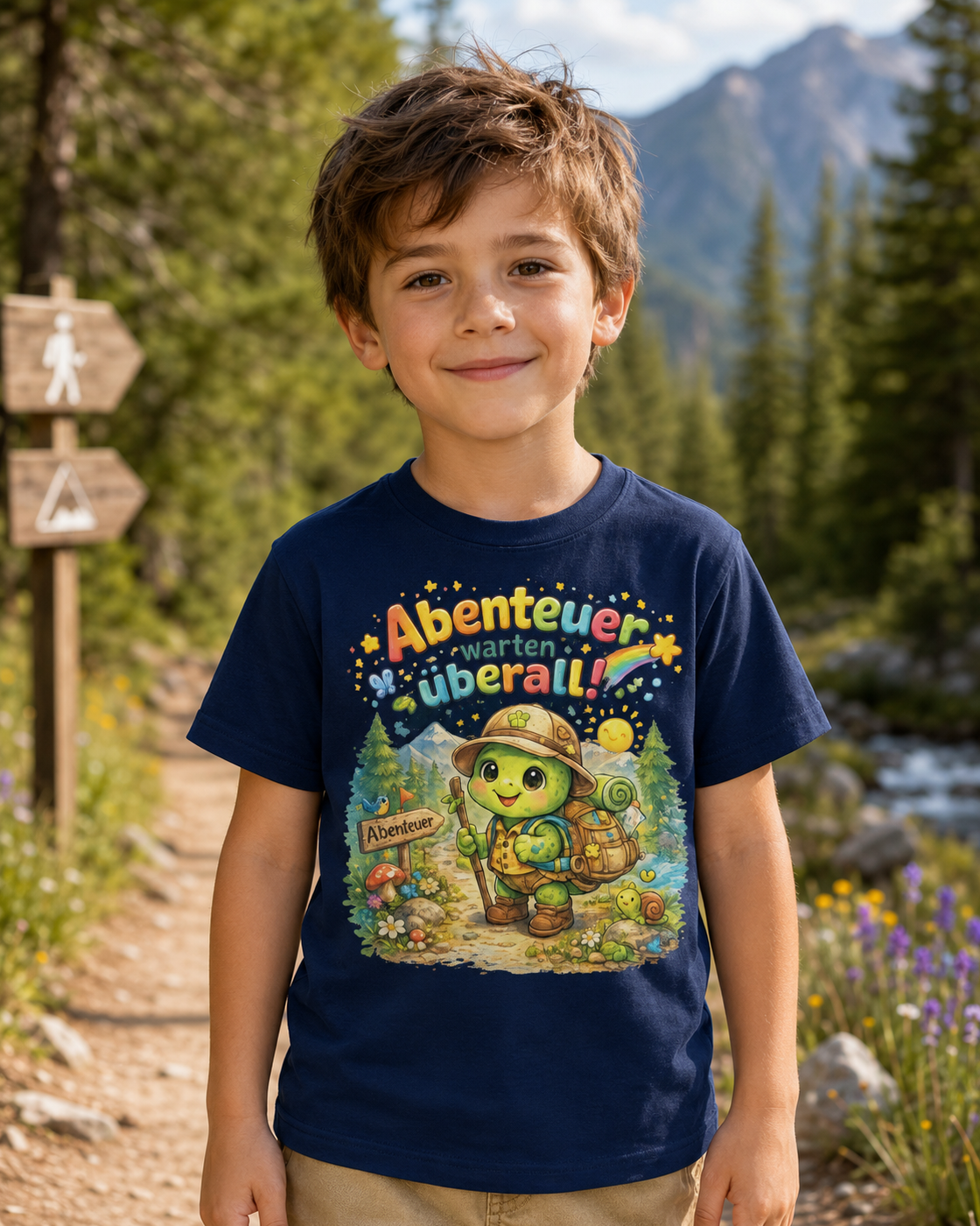 Abenteuer warten überall Kinder-T-Shirt | Schildkröte beim Wandern